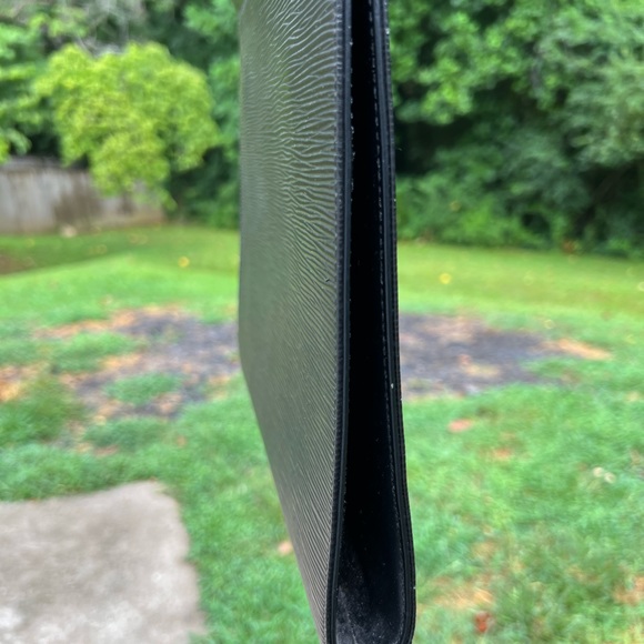 ECU black Authentic Louis Vuitton Saint Tropez EPI SMOKE FREE NO ODORS - Picture 3 of 8